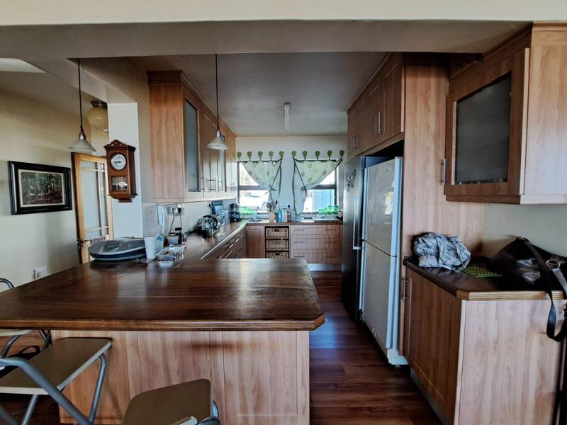 To Let 5 Bedroom Property for Rent in Mossel Bay Western Cape